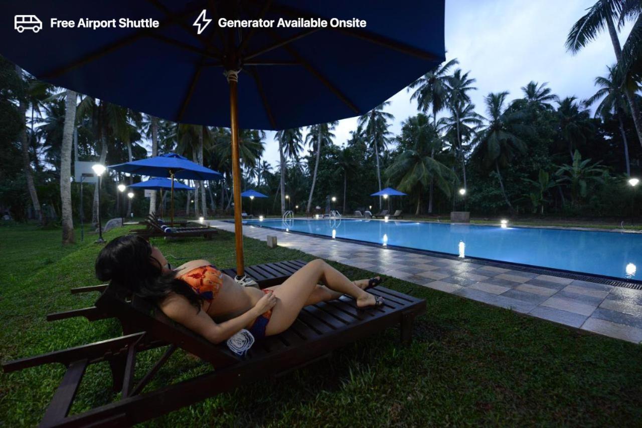 Oreeka - Katunayake Airport Transit Hotels Esterno foto