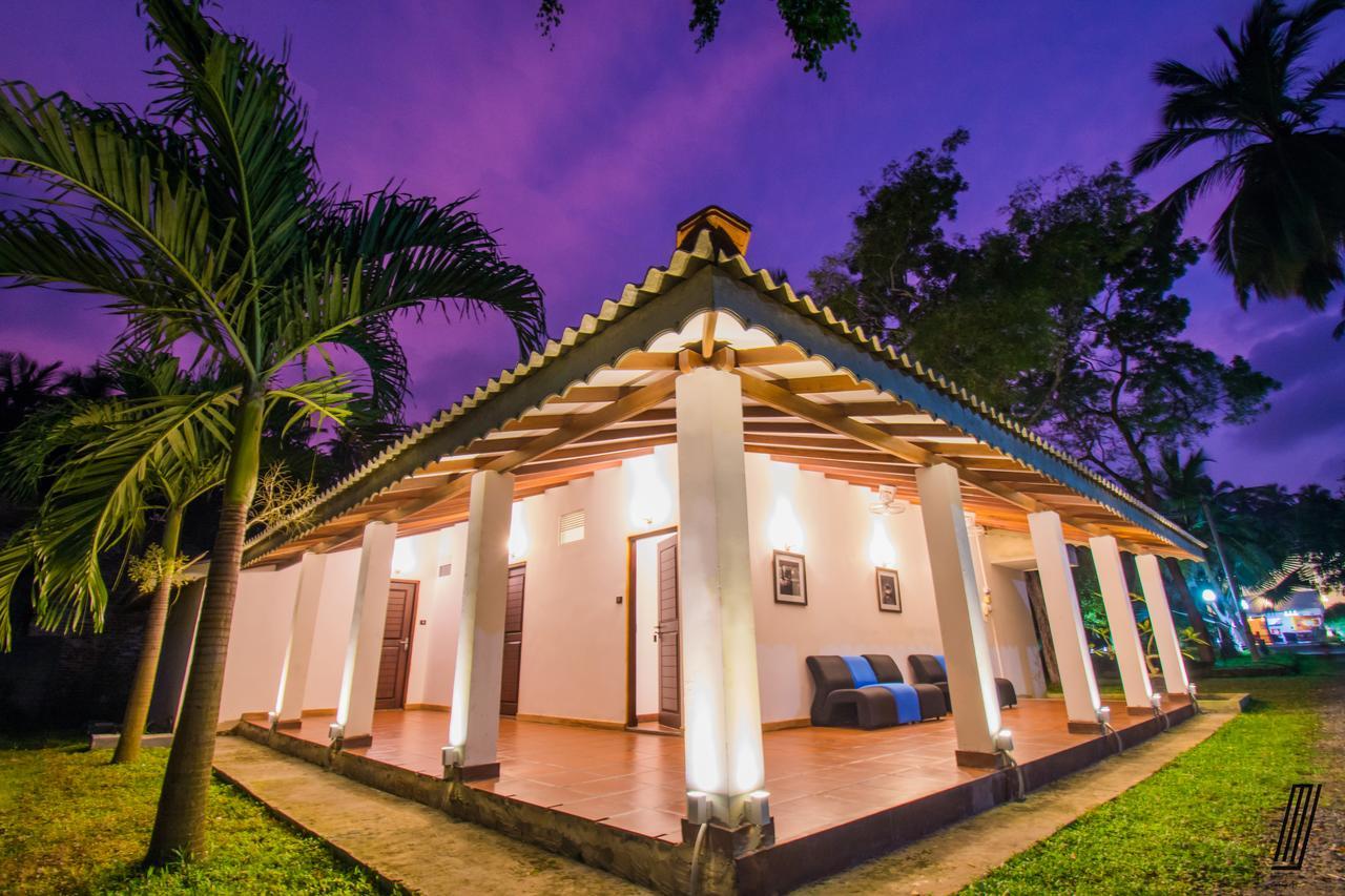 Oreeka - Katunayake Airport Transit Hotels Esterno foto