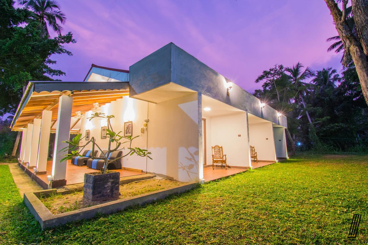 Oreeka - Katunayake Airport Transit Hotels Esterno foto