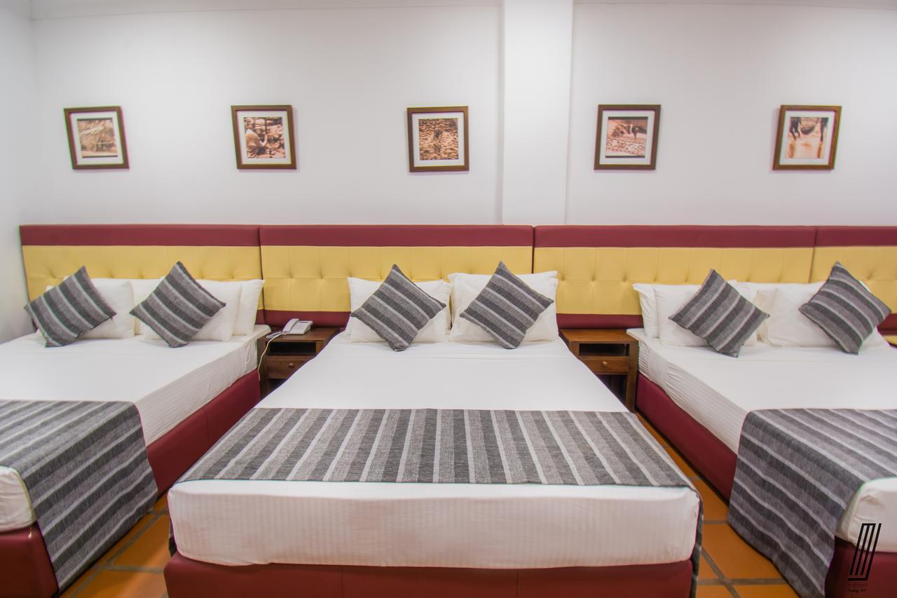 Oreeka - Katunayake Airport Transit Hotels Esterno foto