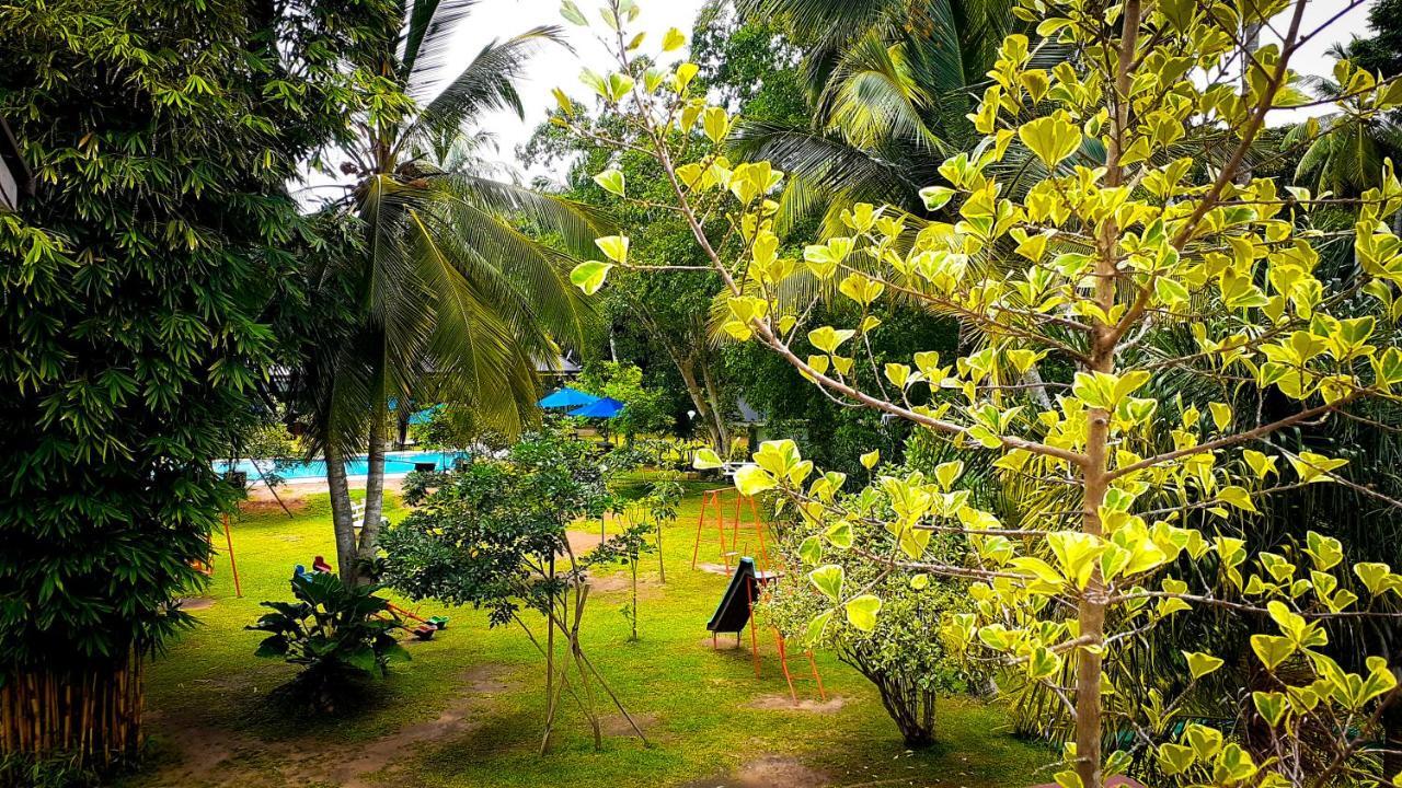 Oreeka - Katunayake Airport Transit Hotels Esterno foto